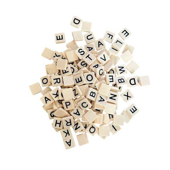 Bananagrams Classic Anagram Word Game - Picture 6 of 6